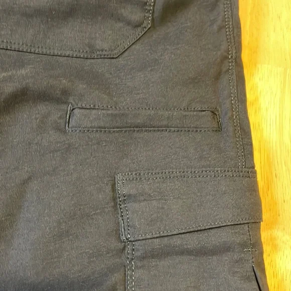 Duluth Trading Co Dry on the Fly Improved Capris - Black - Picture 8 of 16